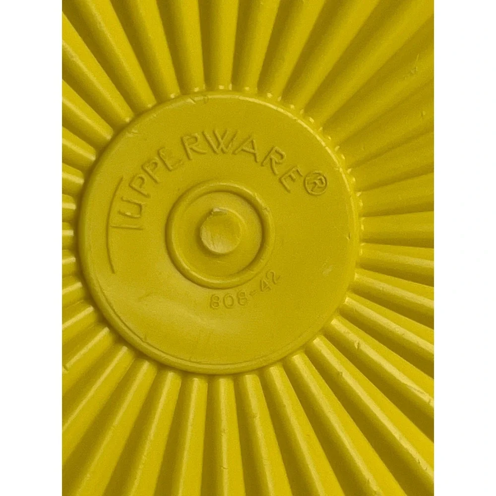 Tupperware Vintage Yellow Sunburst Lid Replacement 808-42 Accordion Pleated 6.5